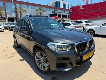 ב מ וו X3
