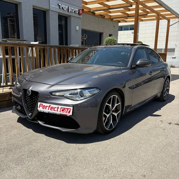 אלפא רומיאו ג'וליה