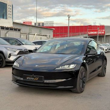 טסלה MODEL 3
