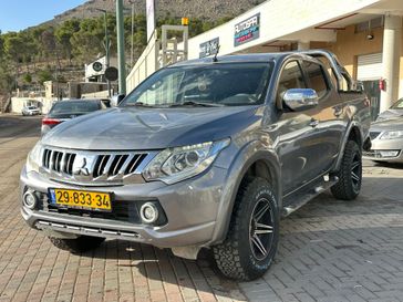 מיצובישי L-200