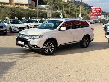 מיצובישי אאוטלנדר