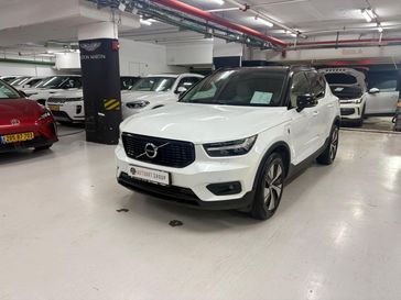 וולבו XC40