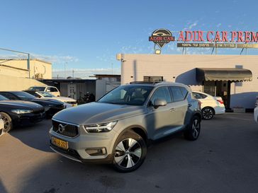 וולבו XC40