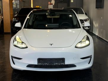 טסלה MODEL 3