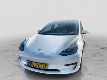 טסלה MODEL 3