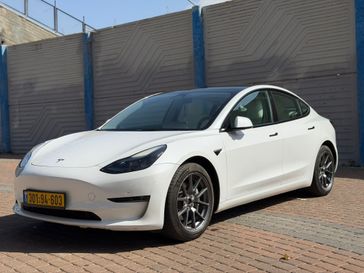 טסלה MODEL 3