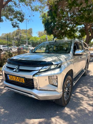 מיצובישי L-200