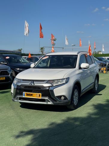 מיצובישי אאוטלנדר