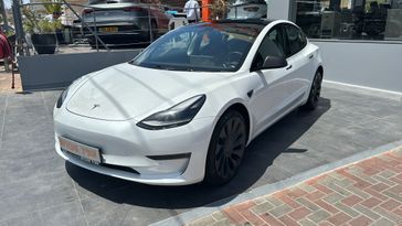 טסלה MODEL 3