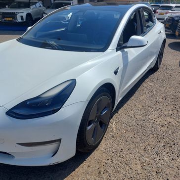 טסלה MODEL 3