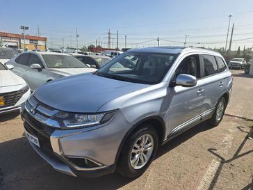 מיצובישי אאוטלנדר