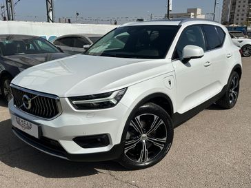 וולבו XC40