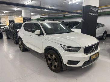 וולבו XC40