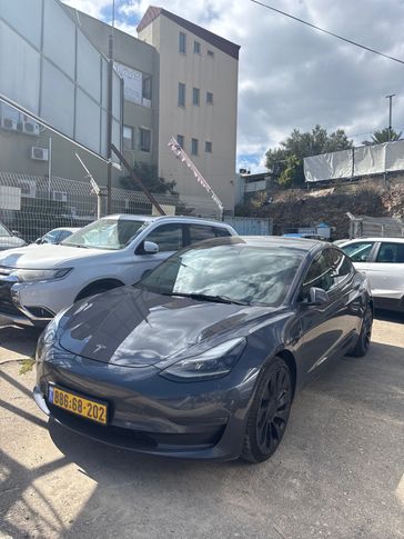 טסלה MODEL 3