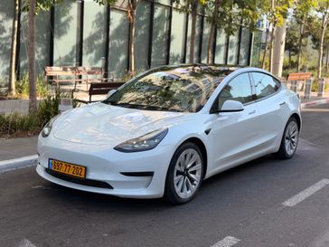 טסלה MODEL 3