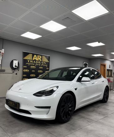 טסלה MODEL 3