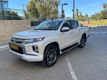 מיצובישי L-200