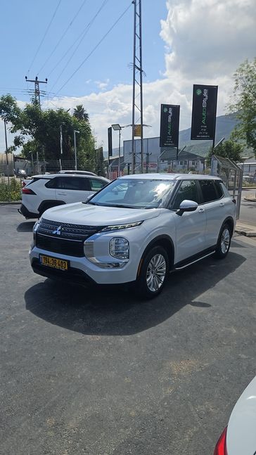 מיצובישי אאוטלנדר