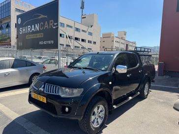 מיצובישי L-200