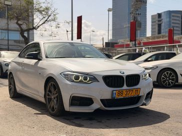 ב מ וו M2