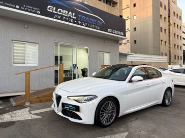 אלפא רומיאו ג'וליה