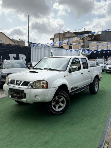 ניסאן PICK-UP