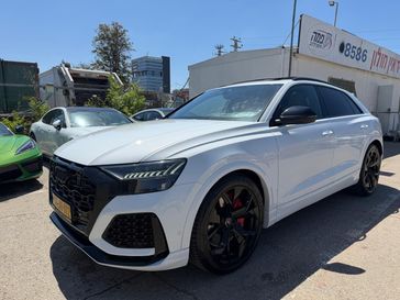 אאודי RSQ8