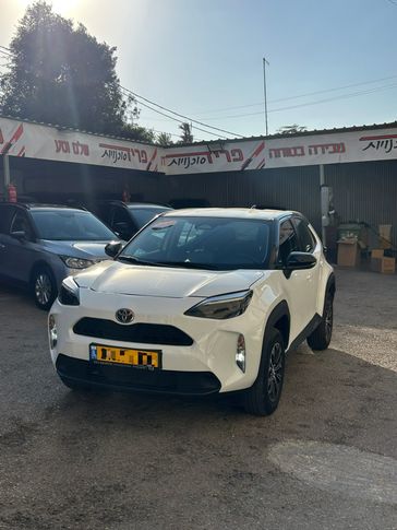טויוטה יאריס קרוס