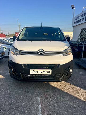 פיג'ו 3008