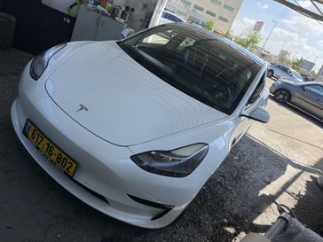 טסלה MODEL 3