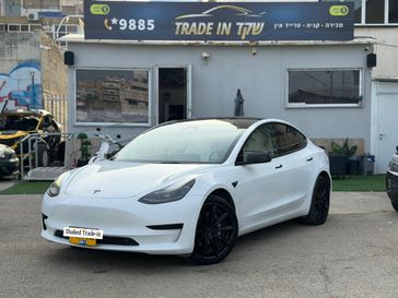 טסלה MODEL 3