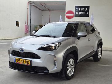 טויוטה יאריס קרוס