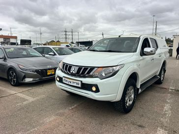 מיצובישי L-200