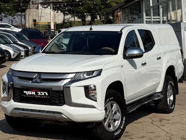 מיצובישי L-200