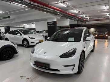טסלה MODEL 3