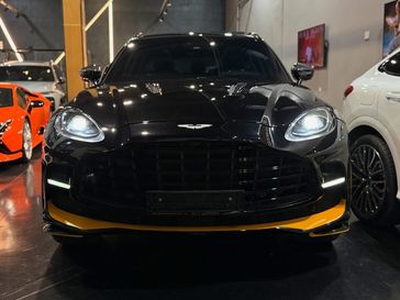 אסטון מרטין DBX