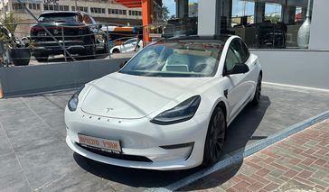טסלה MODEL 3