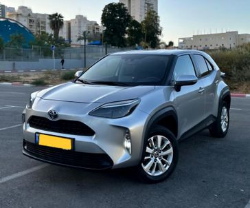 טויוטה יאריס קרוס