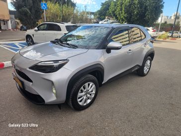 טויוטה יאריס קרוס