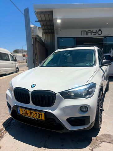ב מ וו X1