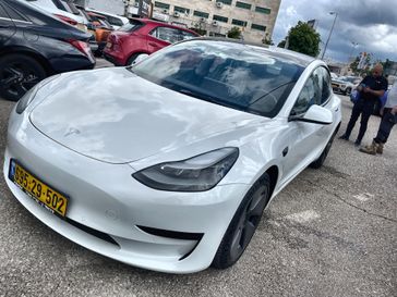 טסלה MODEL 3