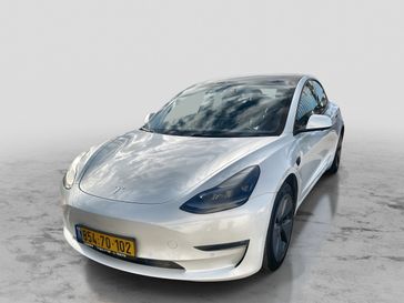 טסלה MODEL 3