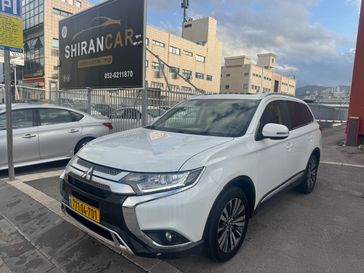 מיצובישי אאוטלנדר