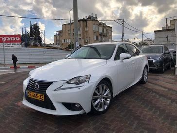 לקסוס IS