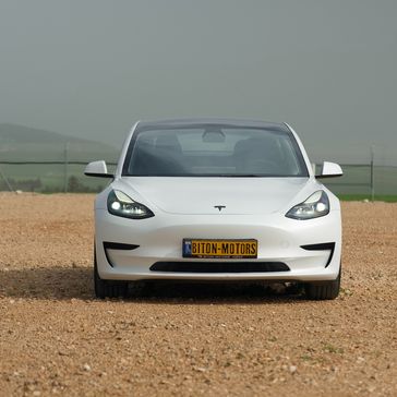 טסלה MODEL 3