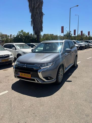 מיצובישי אאוטלנדר