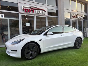 טסלה MODEL 3
