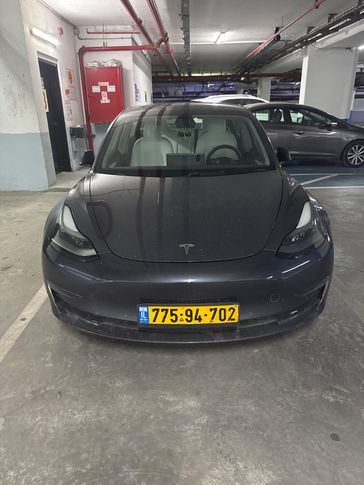 טסלה MODEL 3