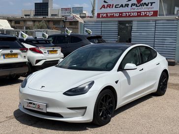 טסלה MODEL 3