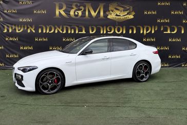 אלפא רומיאו ג'וליה